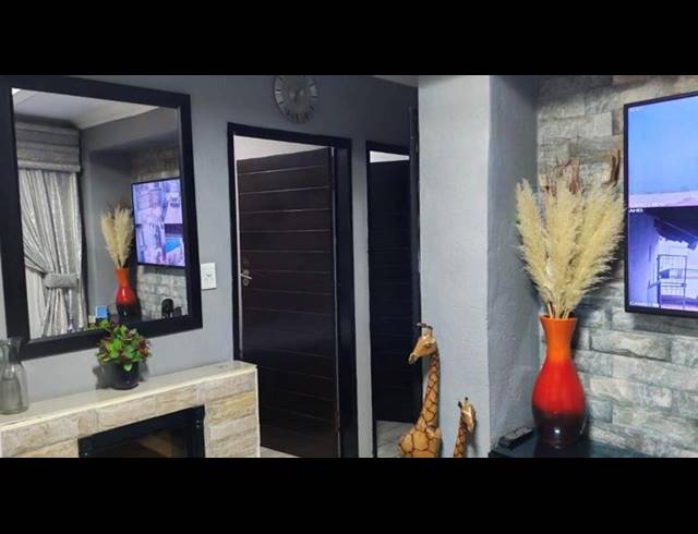 2 BEDROOM HOUSE FOR SALE IN CLAYVILLE EAST